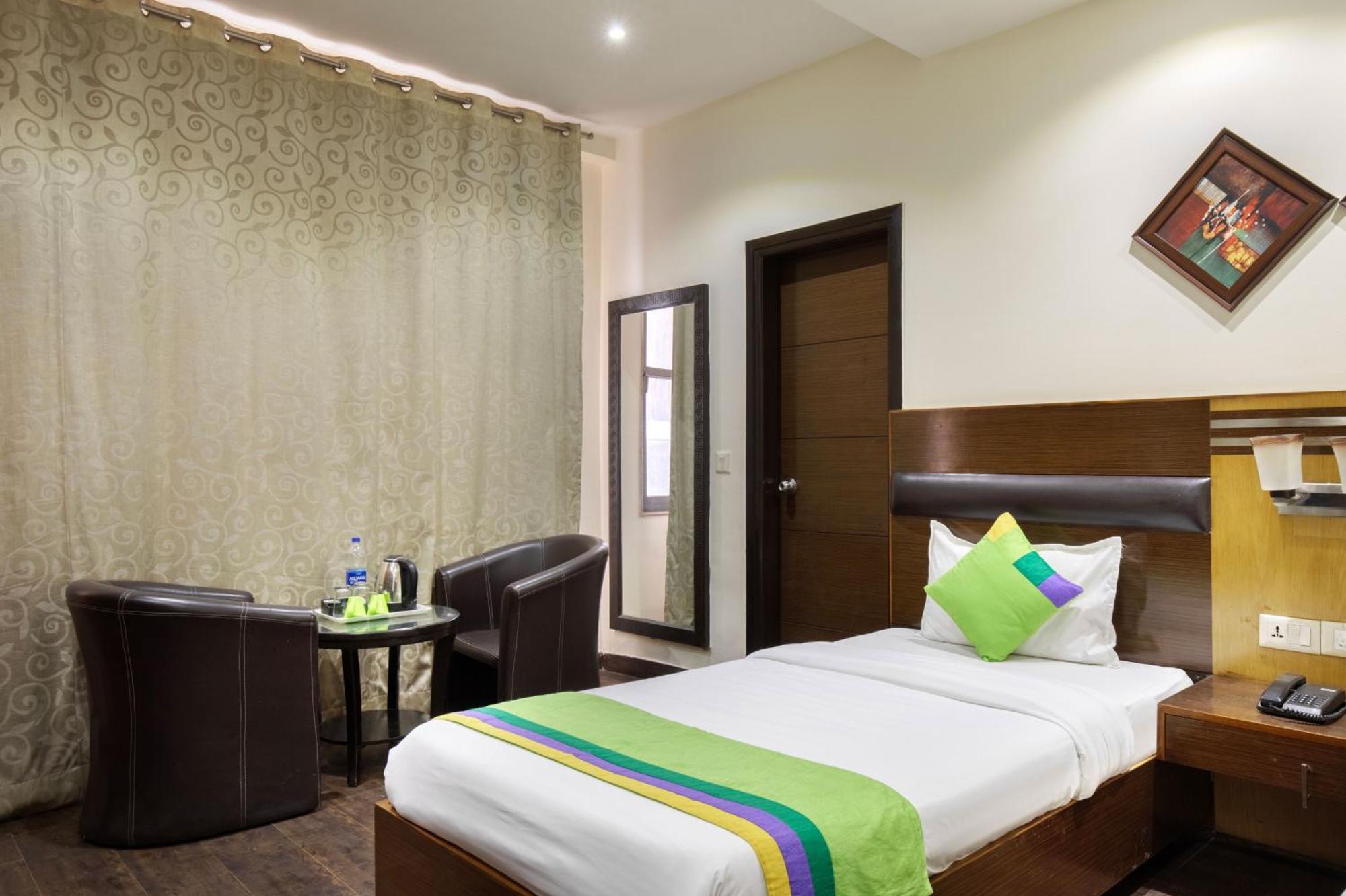 Treebo White Castle, Gurgaon Hotell Eksteriør bilde
